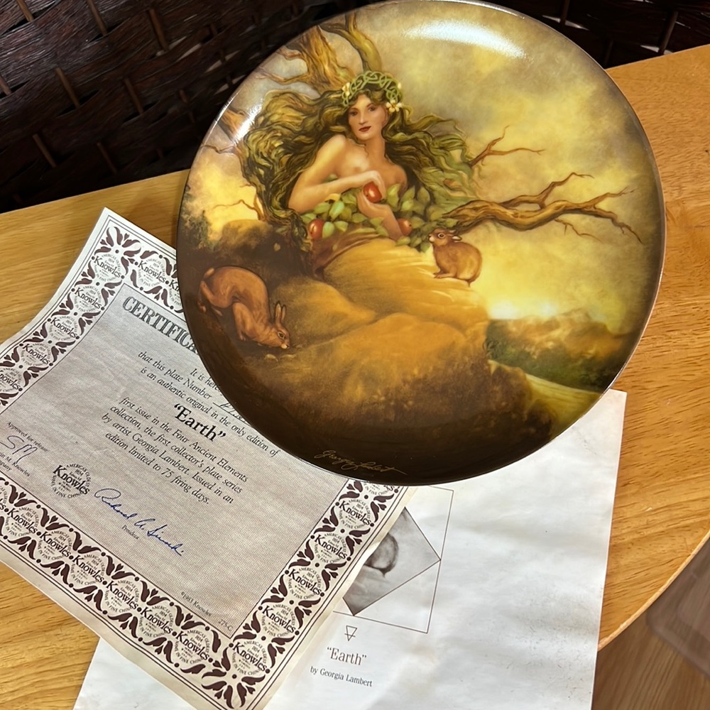 KNOWLES, authentic collectors plate Limited Edition, plate# A7369,  Earth !!